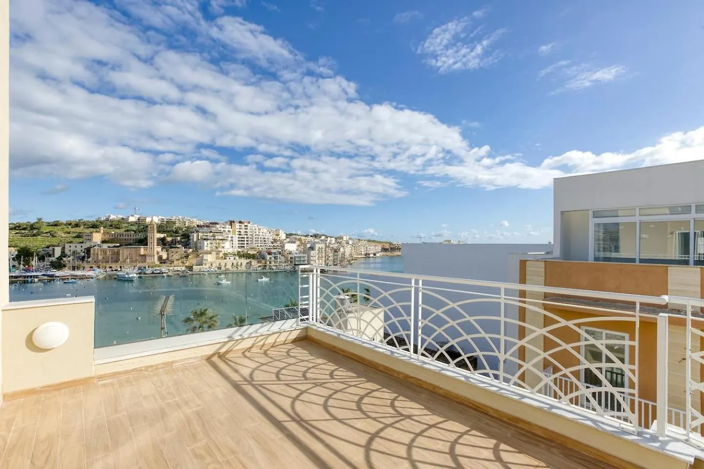 Apartment Penthouse, Seaview, Beautiful 2Br Apt 4 Marsaskala