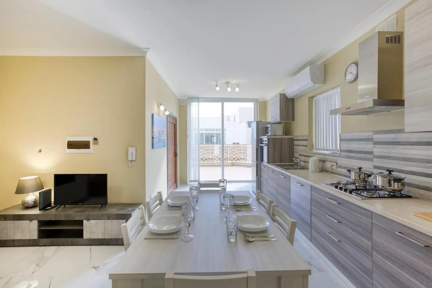Apartment Penthouse, Seaview, Beautiful 2Br Apt 4 Marsaskala